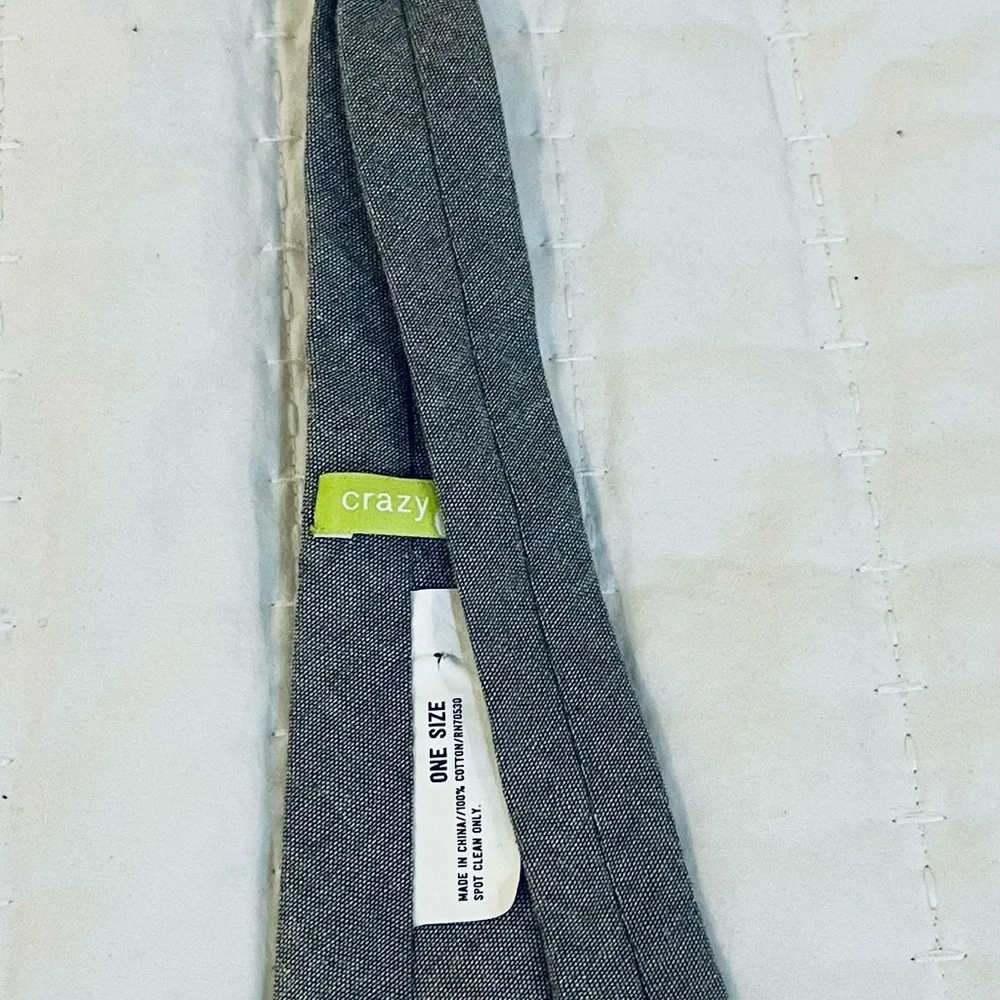 Crazy 8 boys’ tie with Velcro